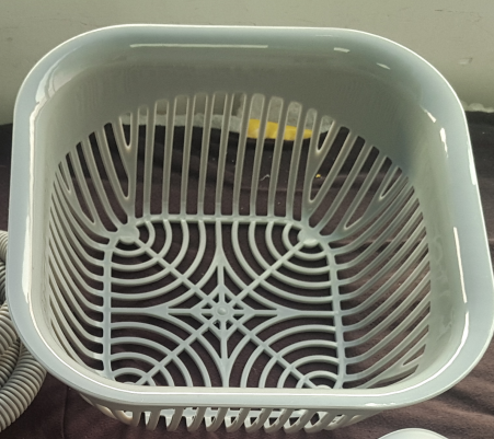 Dishwashing basket of countertop dishwashers